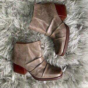 Kork Ease Kissel leather block heel ankle booties women's shoe size 6
